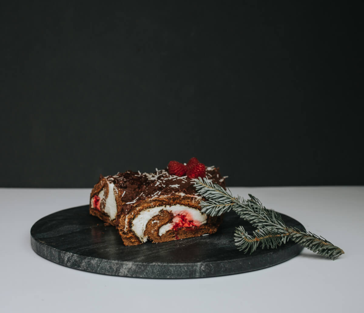 Buche de noel with raspberry, vacherin style - Une French girl cuisine